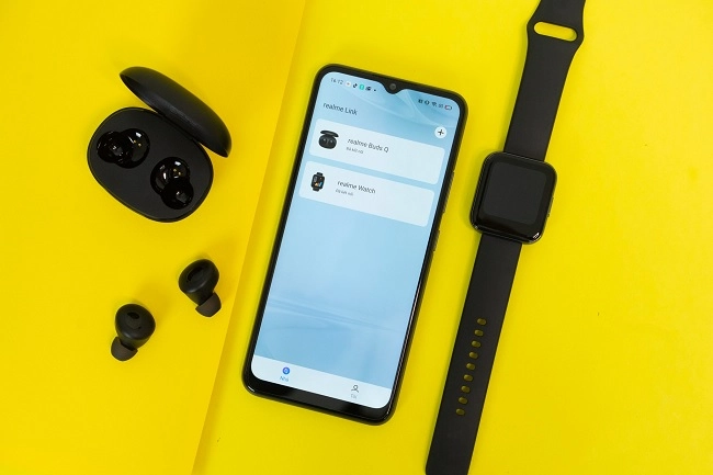 Hệ sinh thái realme với điện thoại, tai nghe và đồng hồ thông minh